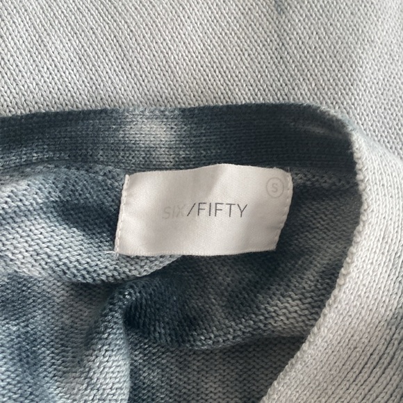 SIX/FIFTY Blue tie-dye knit sweater with lots of rips - Picture 9 of 11